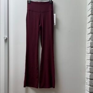 Lululemon Groove SHR Nulu Flared Pant – Garnet Red – Size 6 – NWT